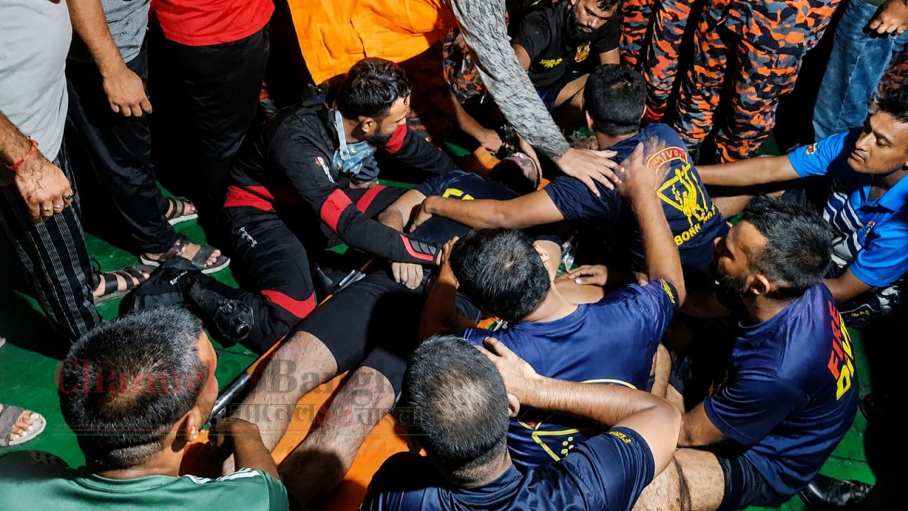শীতলক্ষ্যায় নিখোঁজ ডুবুরি সাদিকের মরদেহ উদ্ধার