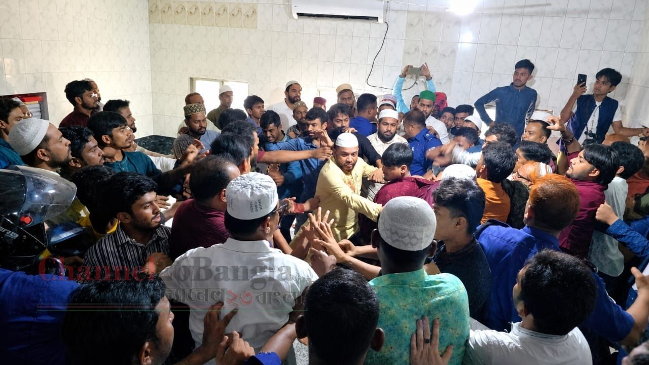 সাঁথিয়ায় জুমার ইমামতি নিয়ে বিএনপি ও জামায়াত সমর্থকদের সংঘর্ষ