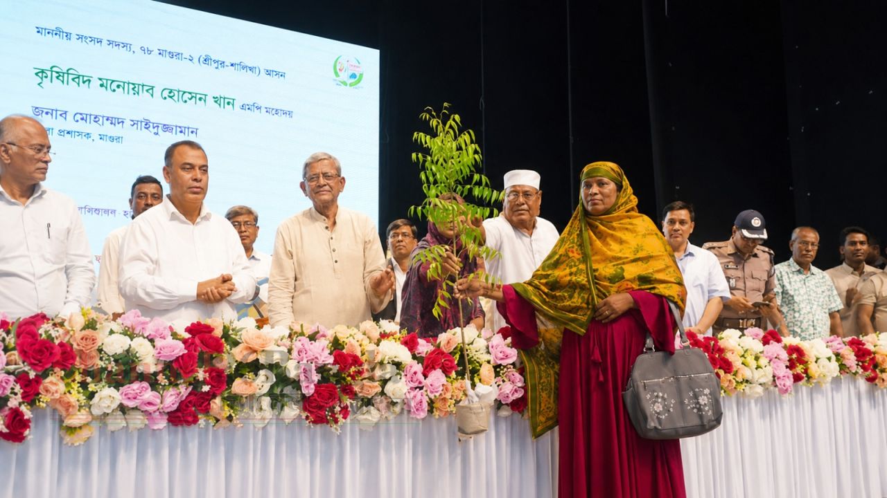 রংপুরে বিআরডিবির নতুন অধ্যায়, উপকারভোগীদের হাতে ঋণ, গাছের চারা ও প্রণোদনা