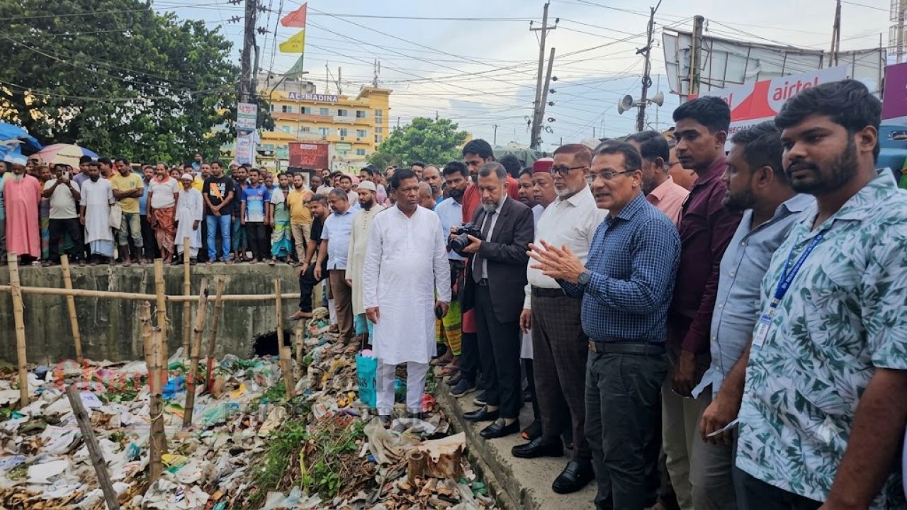 কংস খাল সংস্কার ও ড্রেন পরিষ্কার কার্যক্রমের উদ্বোধন করলেন সাখাওয়াত