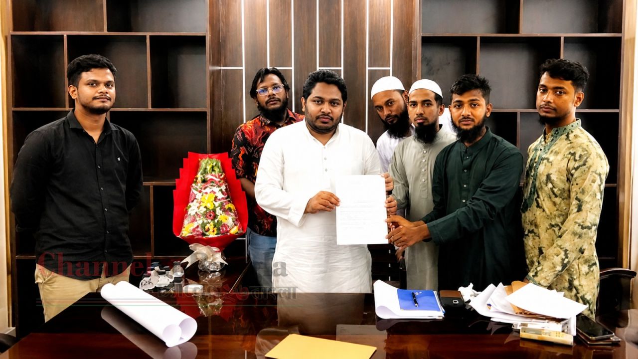 ফতুল্লায় বিকল্প রাস্তার অভাবে রেললাইনে জীবনের ঝুঁকি: এমপির প্রতিশ্রুতি
