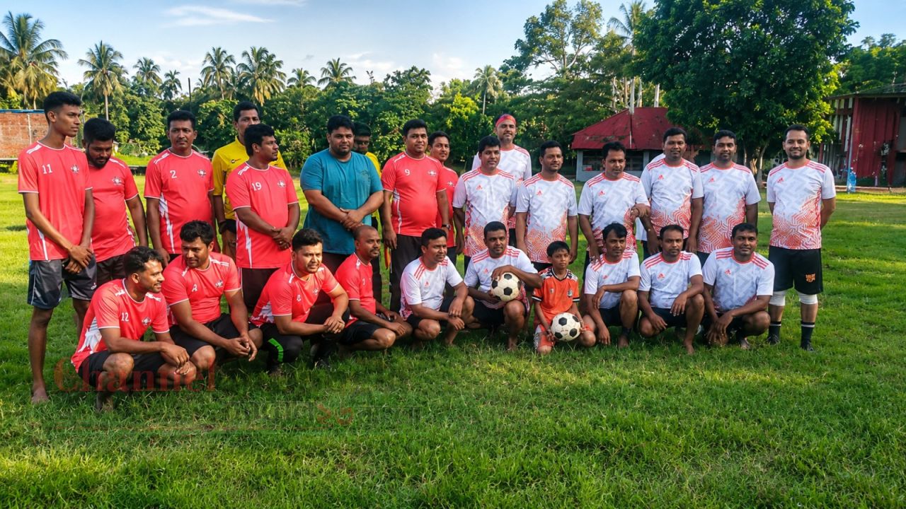 বটিয়াঘাটায় উপজেলা প্রশাসনের প্রীতি ফুটবল ম্যাচ অনুষ্ঠিত